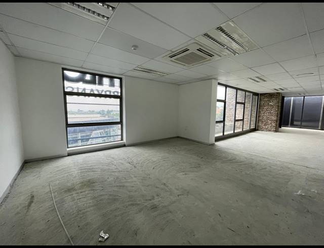 583M² OFFICE TO LET IN BRYANSTON